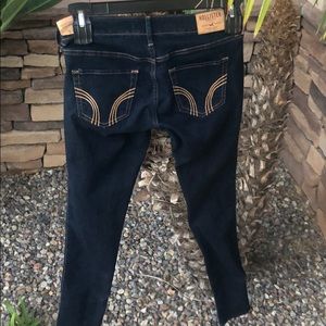 NWT HOLLISTER DARK WASH SKINNY JEANS
